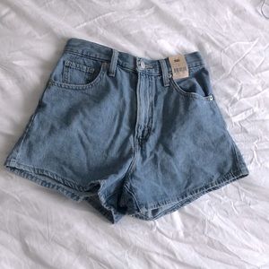 Levi’s high waisted mom shorts - medium wash.